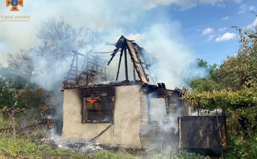 У Тернівці надзвичайники ліквідували пожежу у дачному будинку