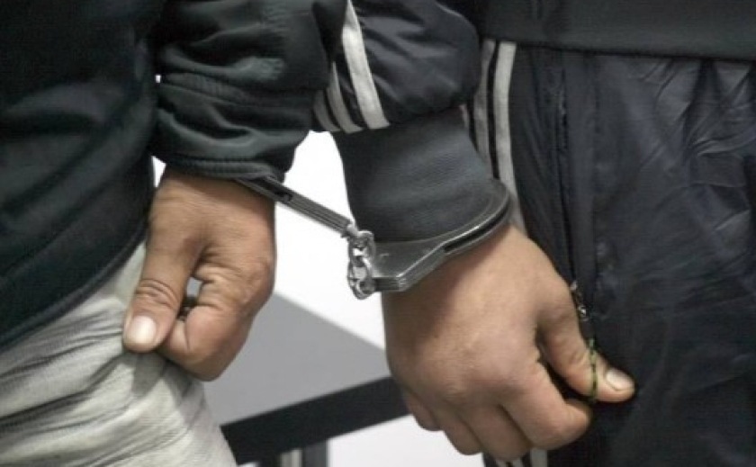 Напали та заволоділи майном: у Тернівці поліцейські затримали двох чоловіків